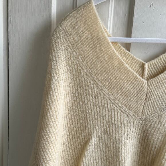 H&M Divided V-Neck Oversized Sweater NWT - Picture 4 of 8